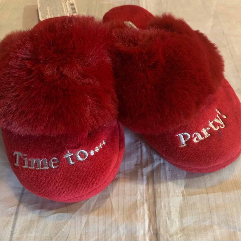Slippers - Picture 2 of 8